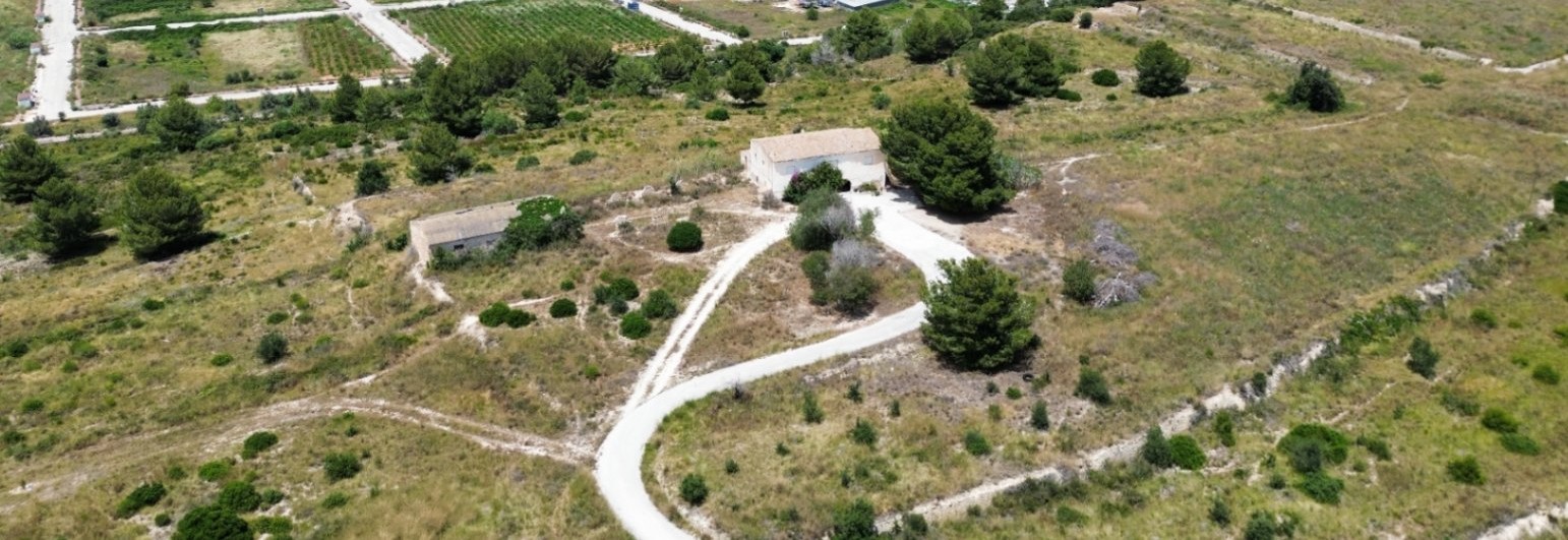 Country house ideal for an equestrian center in Moraira