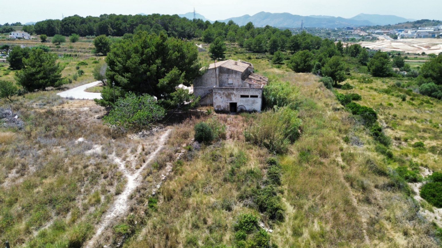 Country house ideal for an equestrian center in Moraira