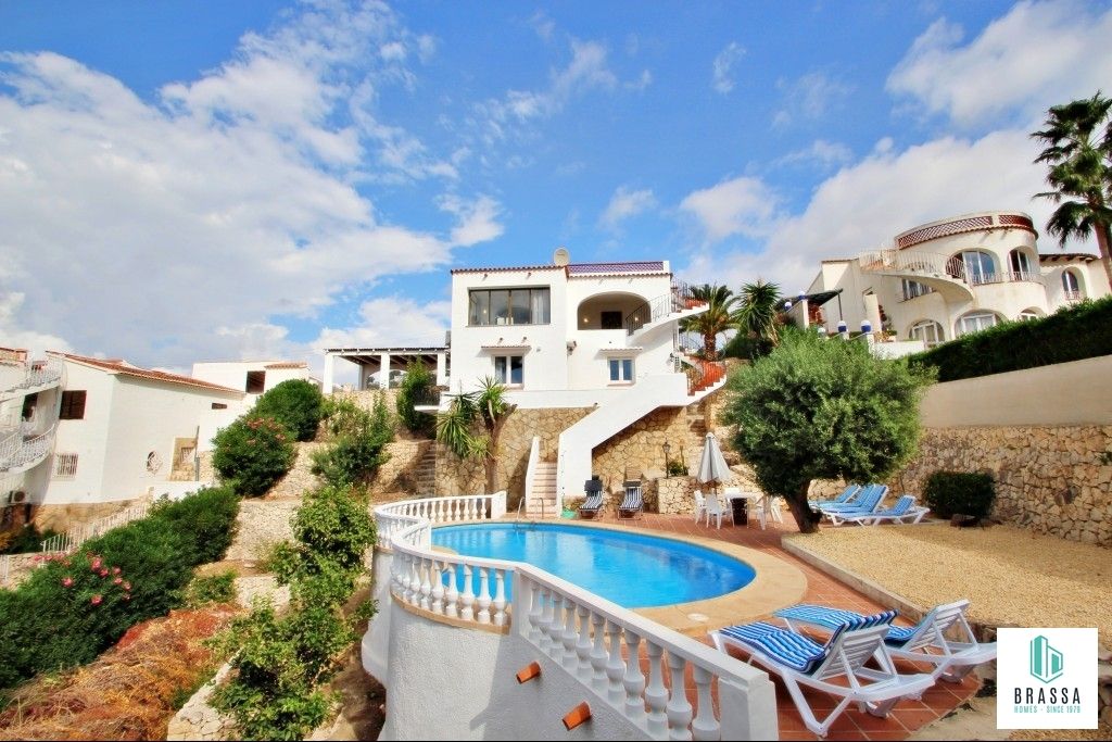 Gerenoveerde villa met zeezicht in Montemar Benissa, vlakbij de kust