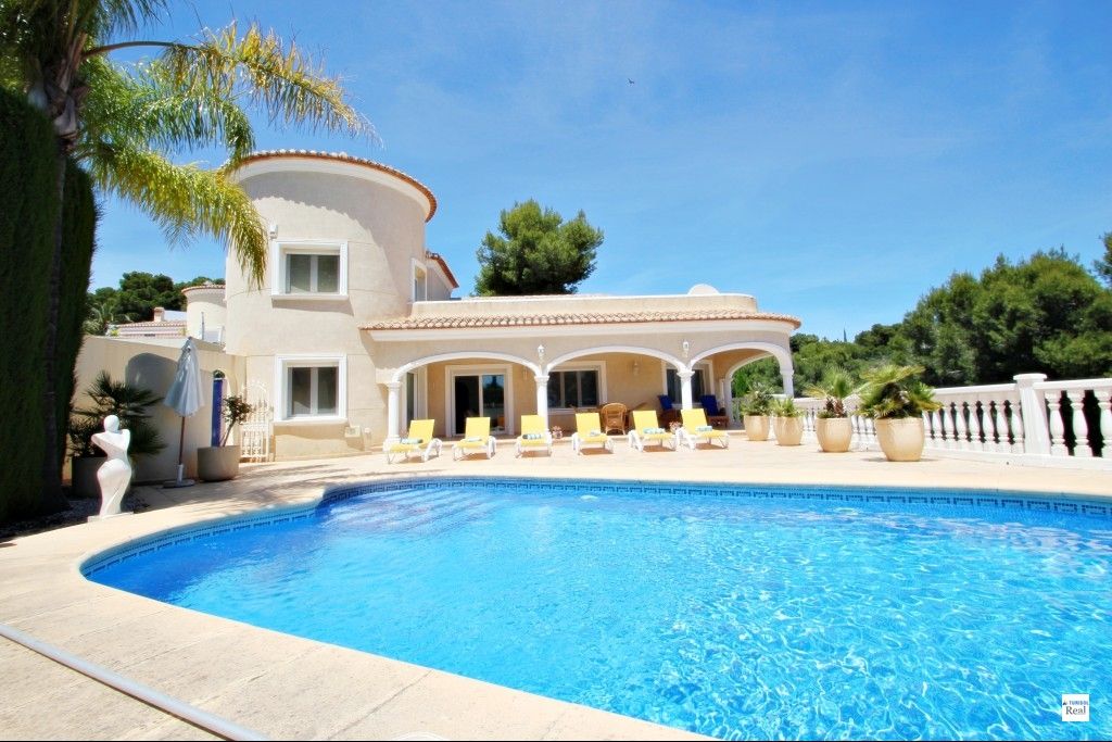 Luxuriöse Villa mit Meerblick an der Küste von Benissa