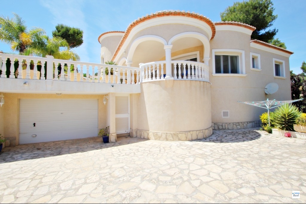 Luxe villa met zeezicht aan de kust van Benissa
