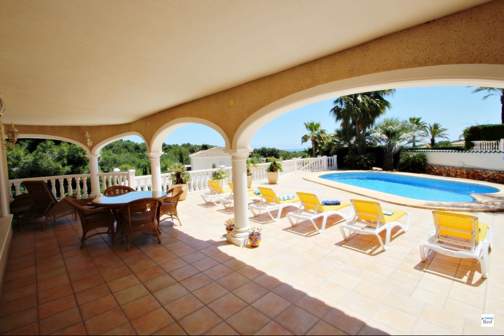 Luxe villa met zeezicht aan de kust van Benissa