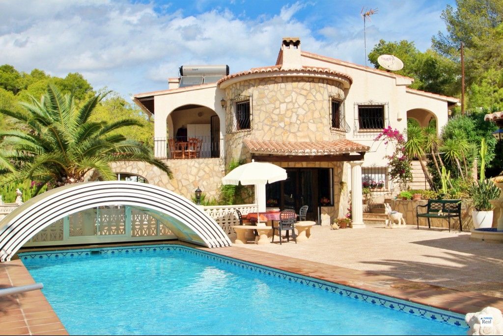 Villa à prix réduit près de la plage d’El Portet, Moraira