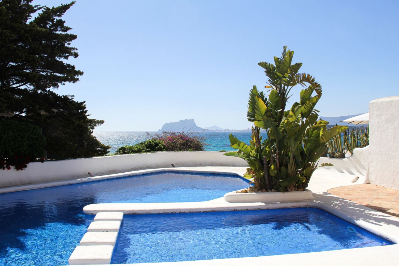 Villa im Ibiza-Stil mit Meerblick zu Fuß zum Strand von El Portet