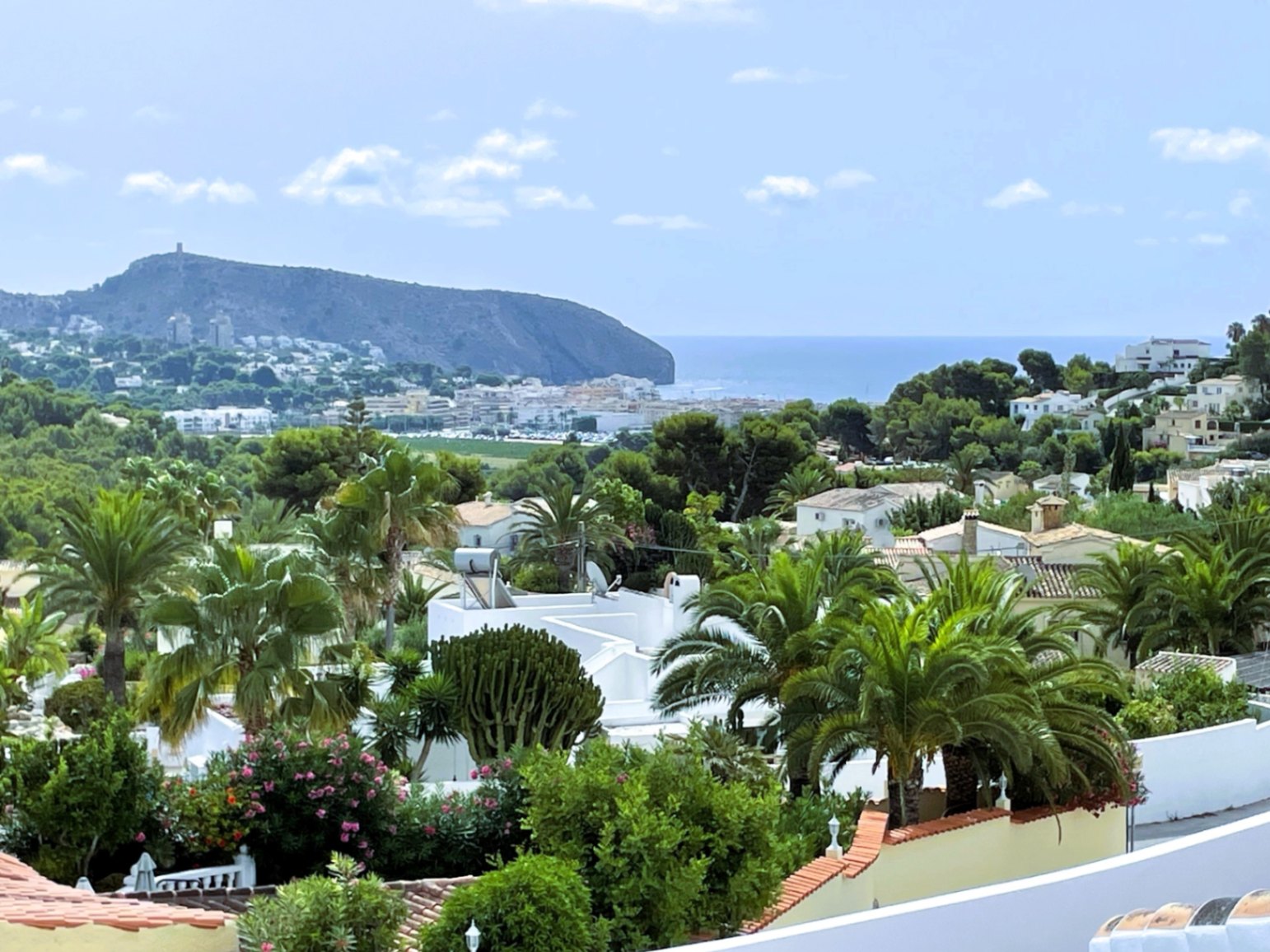 Large property in Benimeit Moraira with sea views
