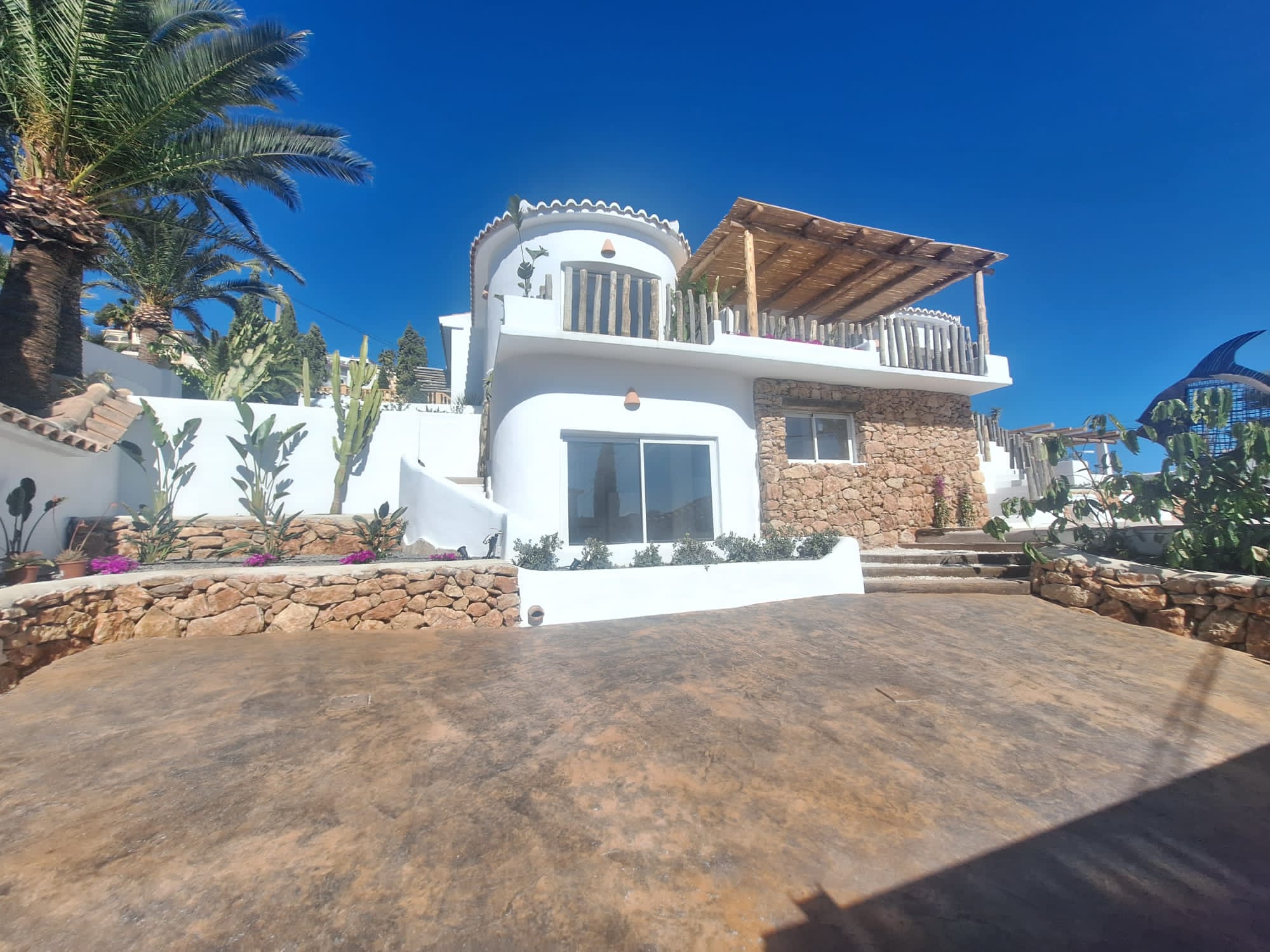 Villa de style Ibiza avec vue sur la mer à Benimeit Moraira