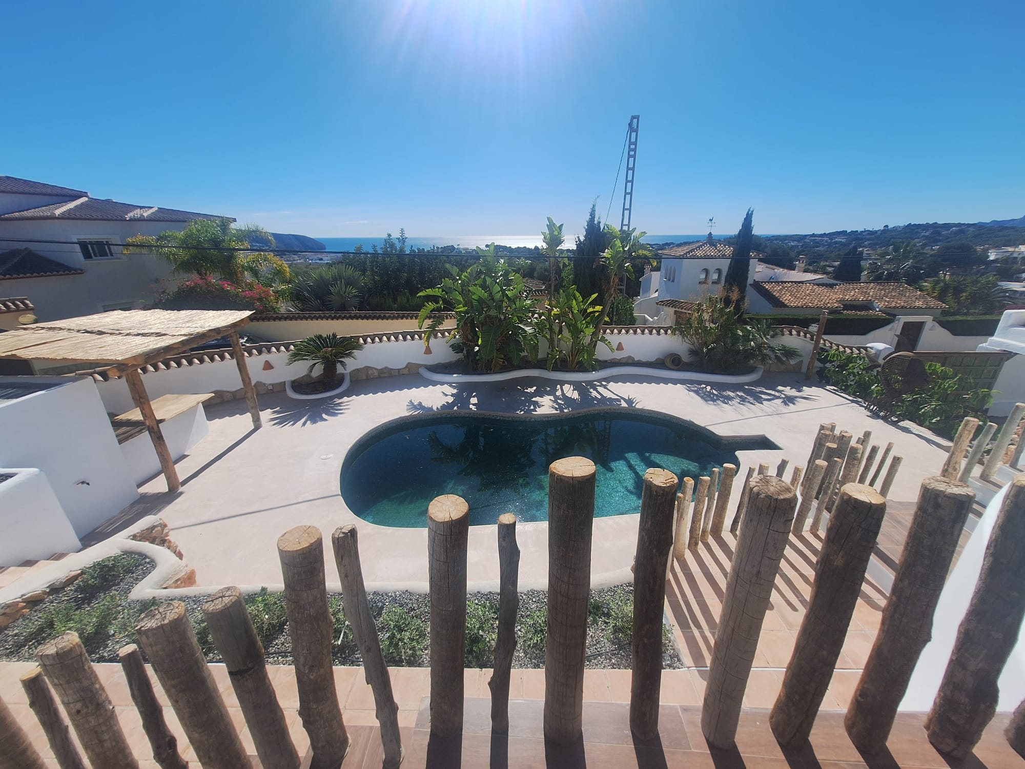 Villa med havsutsikt i Ibiza-stil i Benimeit Moraira