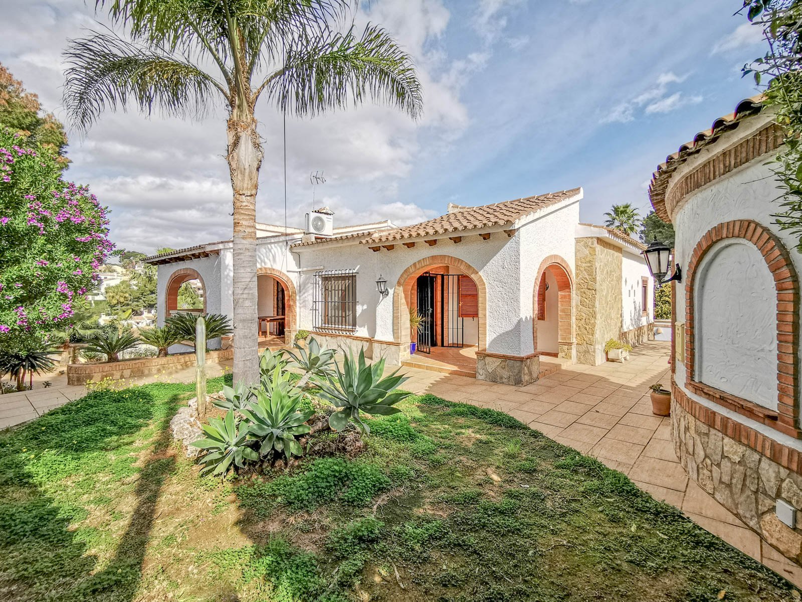Villa for sale in Pla del Mar Moraira walk to Beach