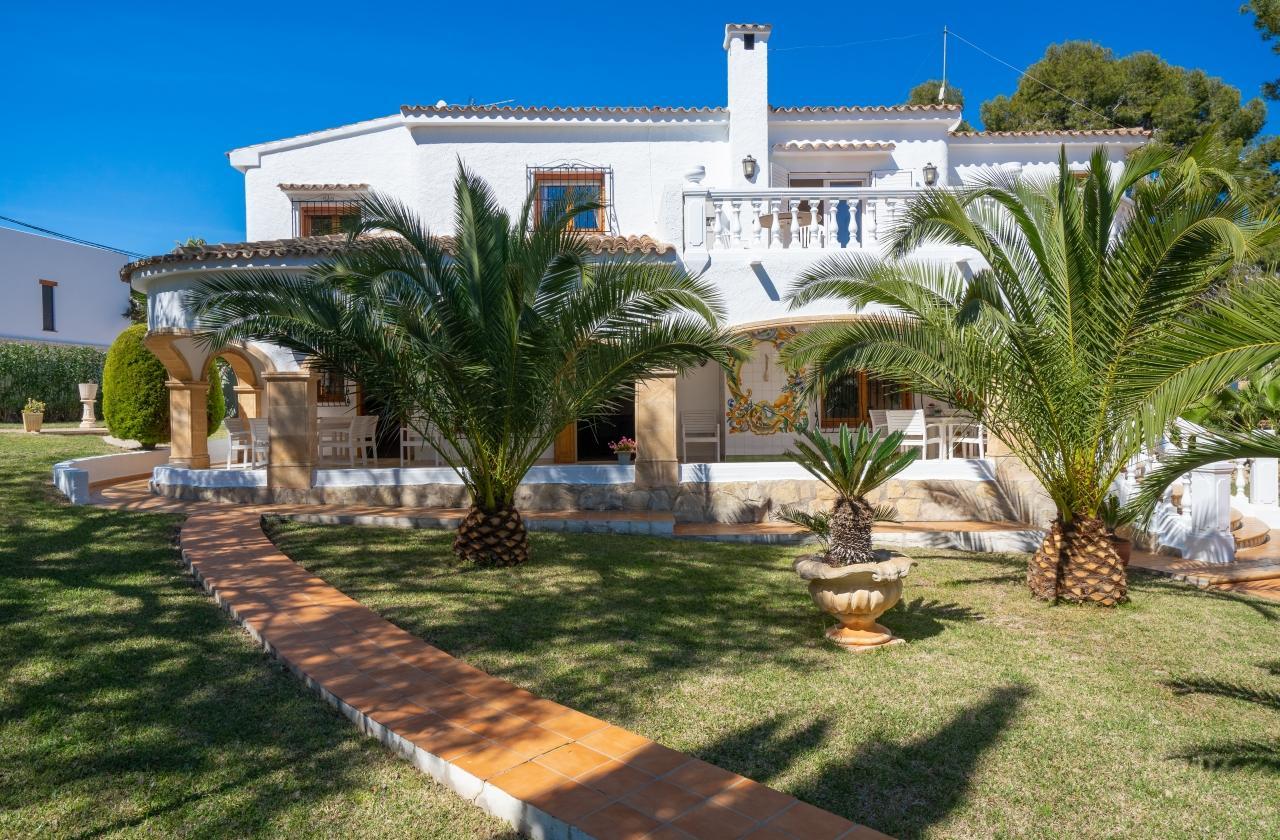 Villa for sale in Moraira La Cometa walk to beach and town