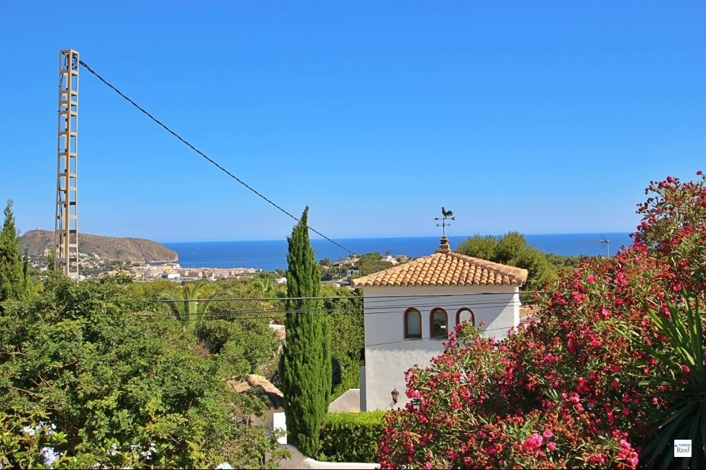 Bargain sea view villa for sale in Benimeit Moraira