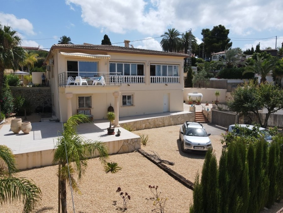 Villa med havutsikt til salgs i Benissa nær stranden
