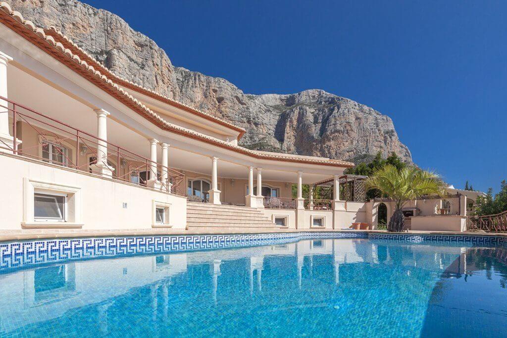 Luxe Villa met Bergzicht te koop in Montgo, Javea