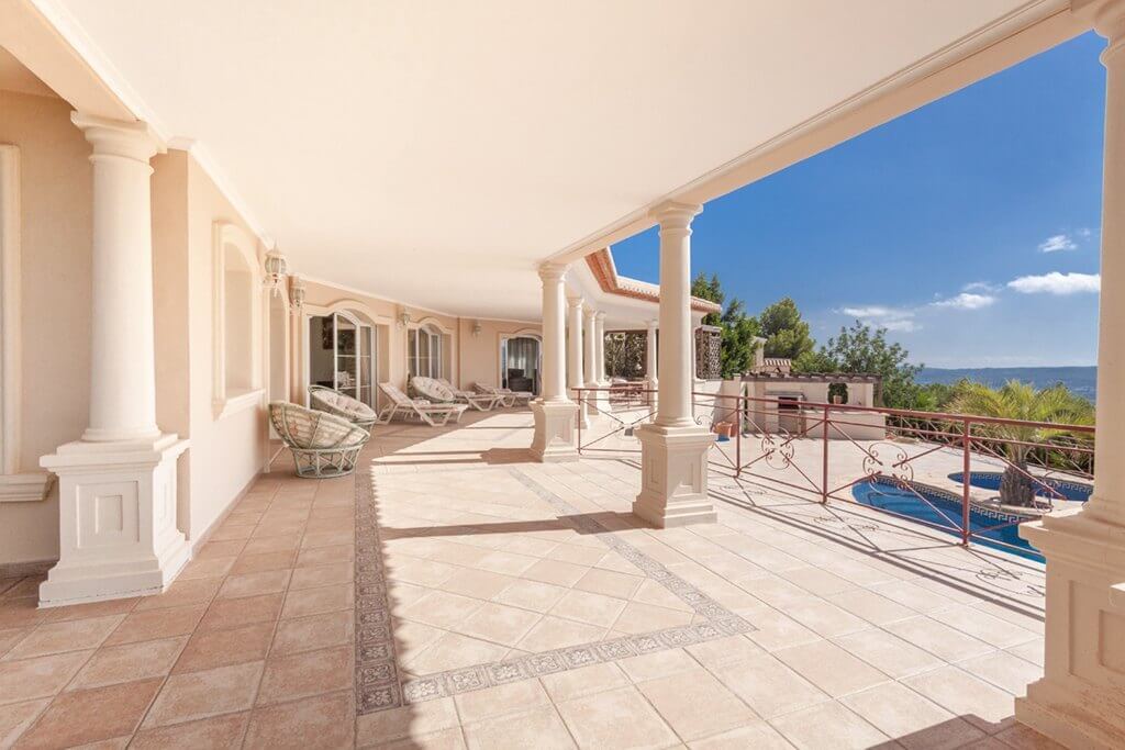 Luxury Villa with Mountain View for sale in Montgo, Javea