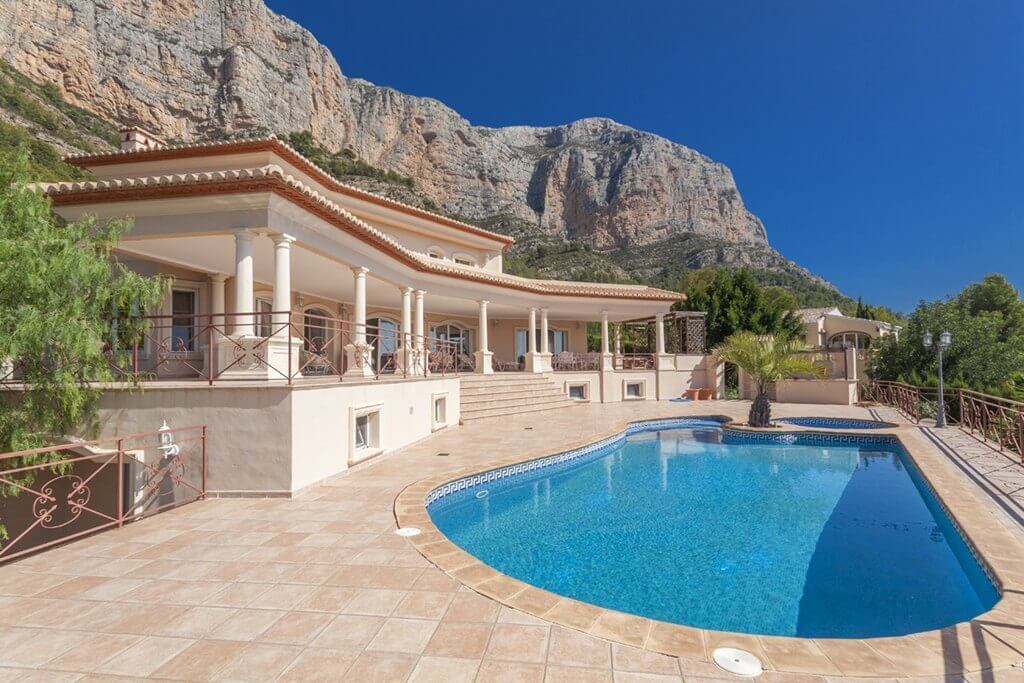 Luxuriöse Villa mit Bergblick zu verkaufen in Montgo, Javea