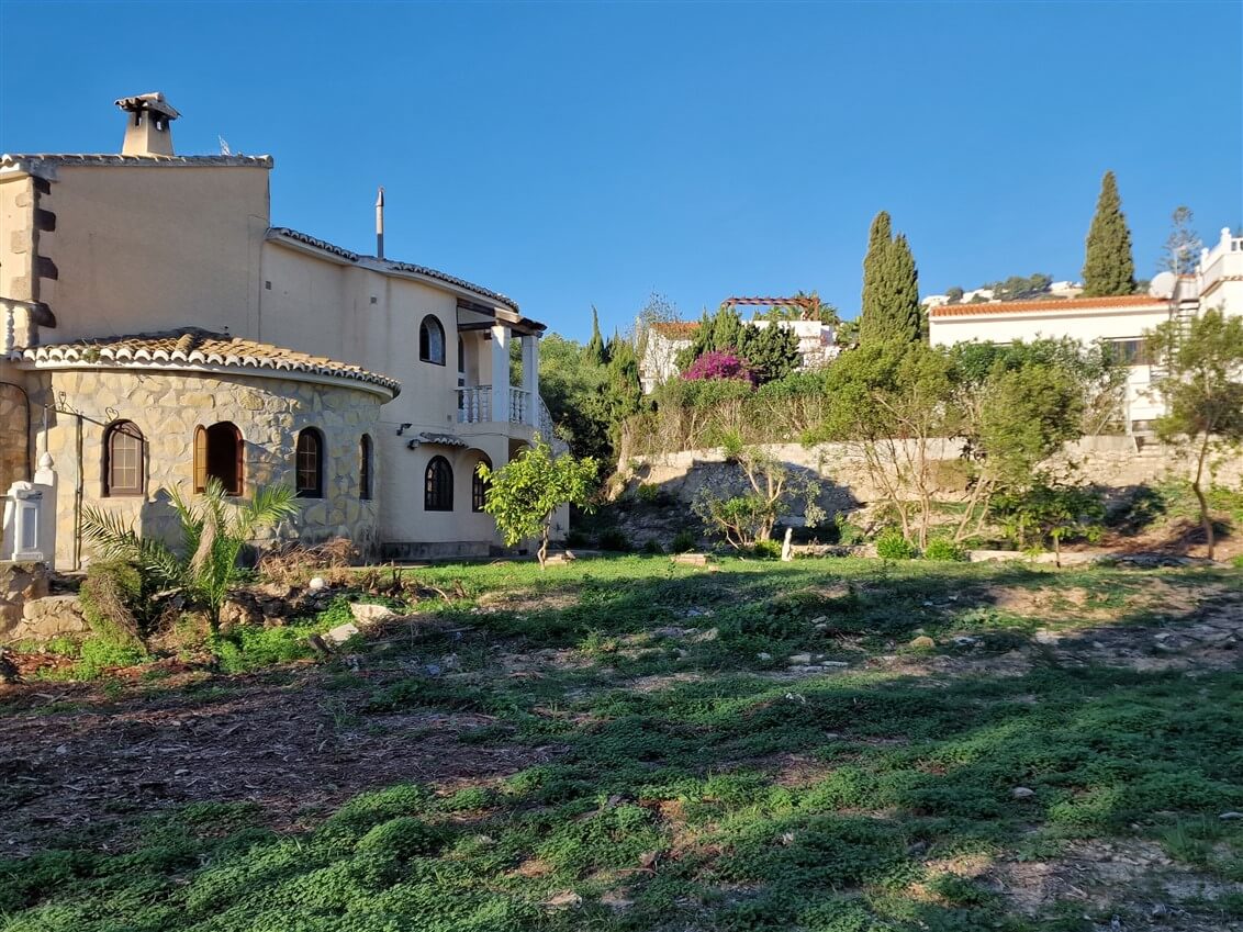 Investment land in Moraira