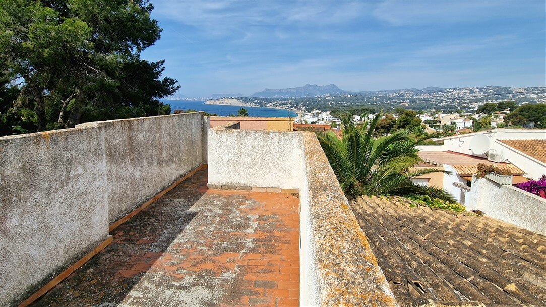 Bargain villa to renovate in Pla del Mar
