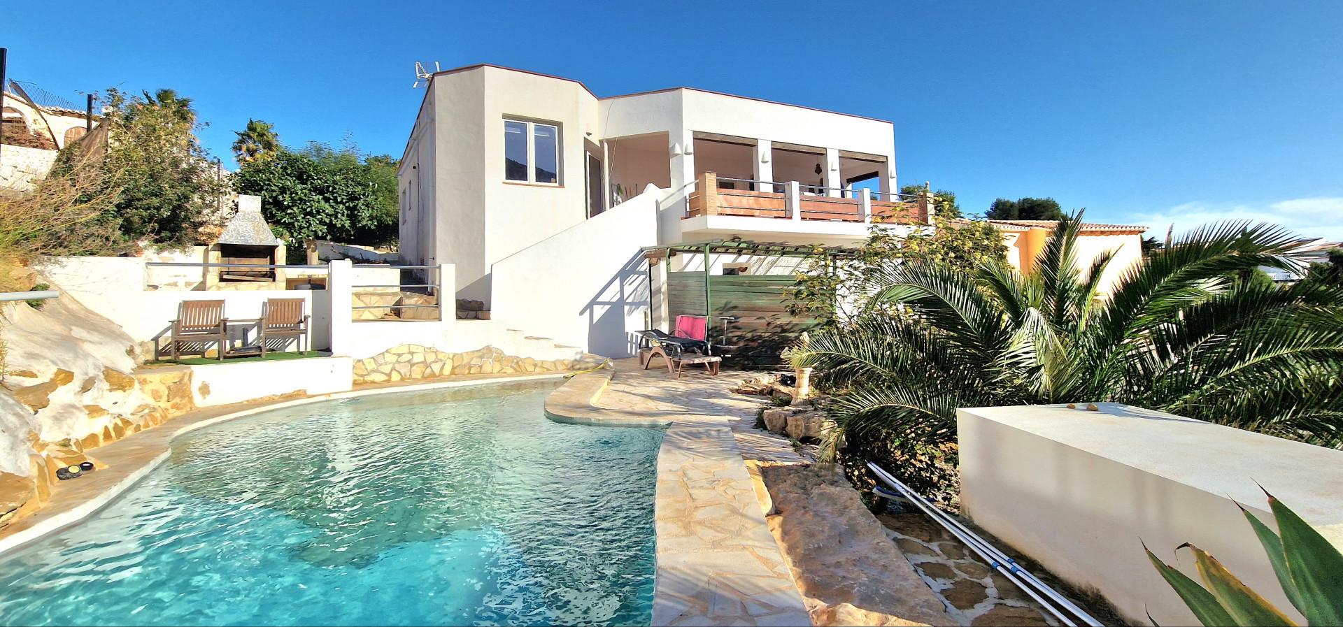 Ibiza stil villa til salgs i Cumbre del Sol
