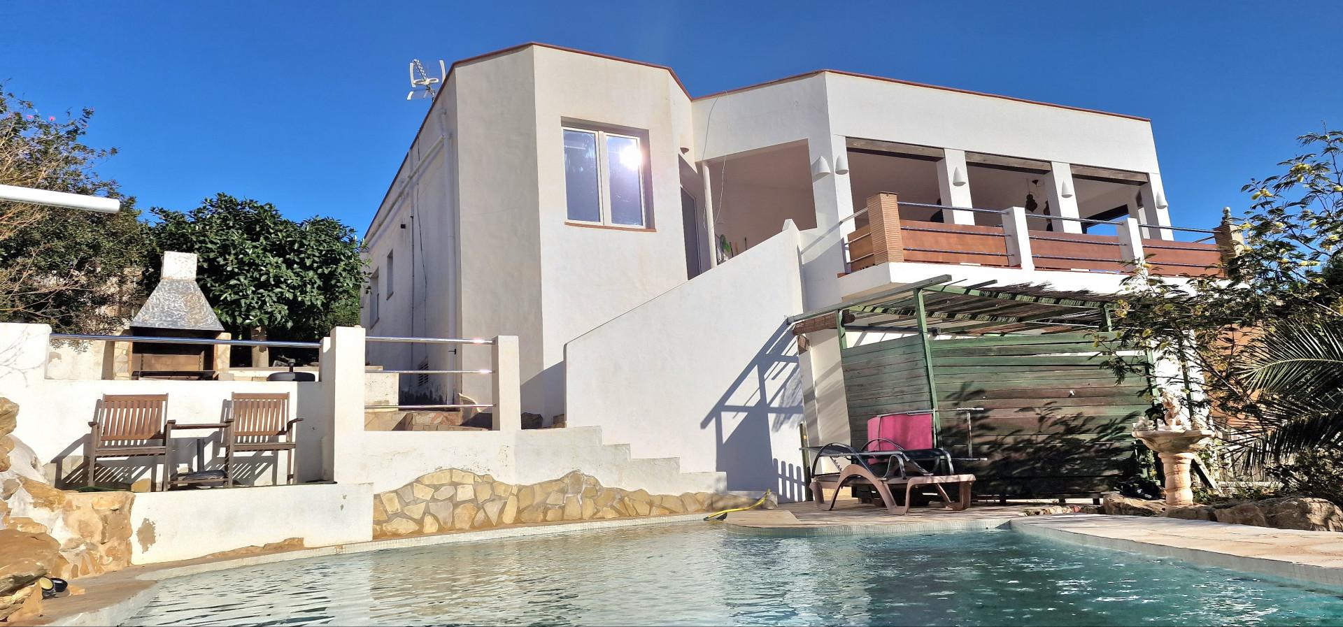 Ibiza stil villa til salgs i Cumbre del Sol