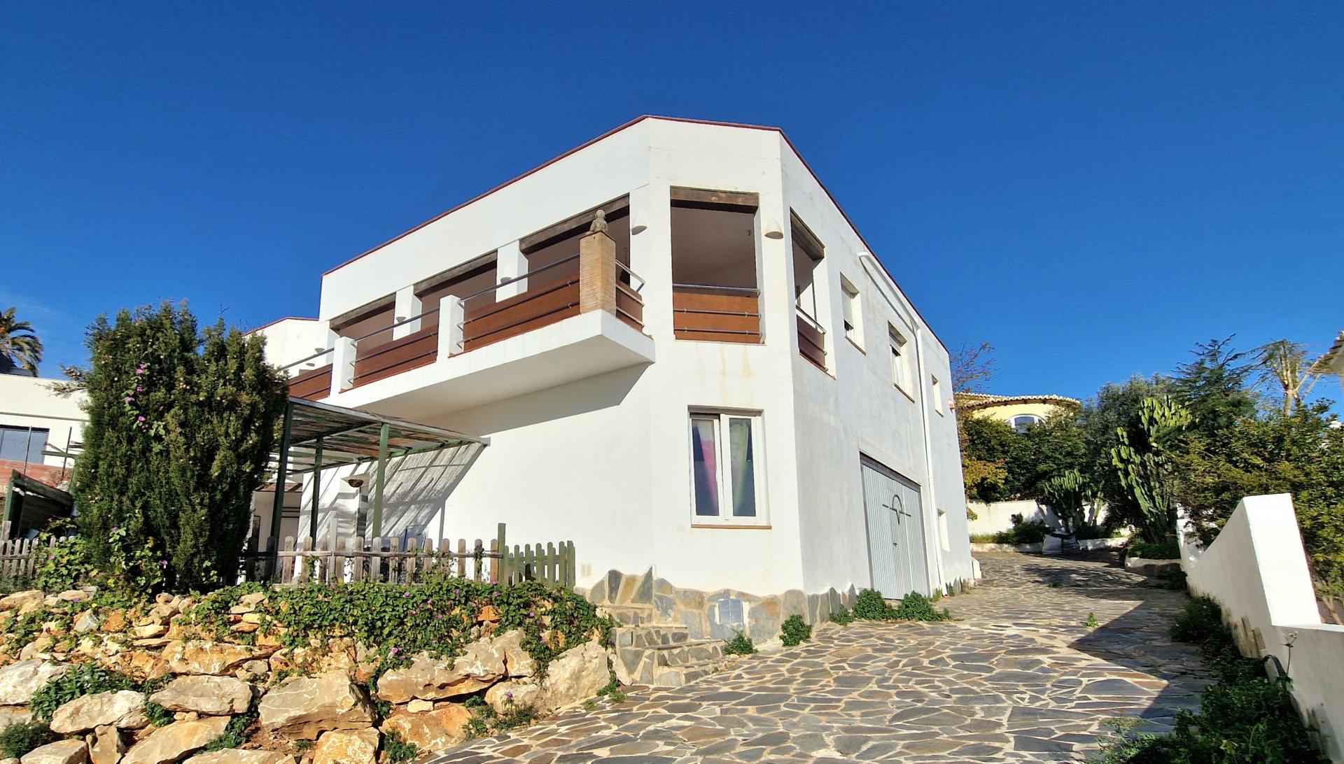 Ibiza stijl villa te koop in Cumbre del Sol