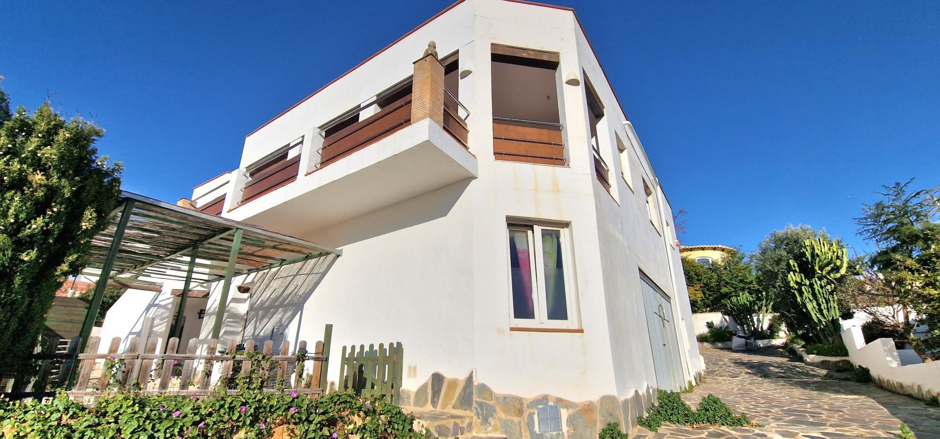 Villa de style Ibiza à vendre à Cumbre del Sol